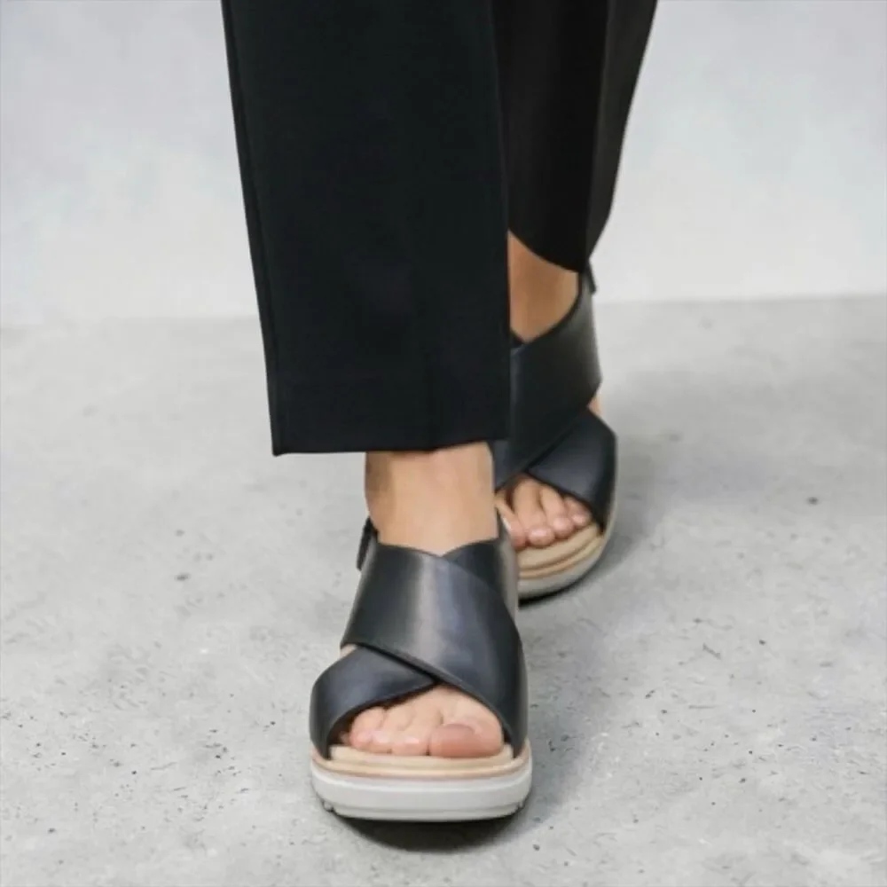 Clarks Collection Womens 7M Black Leather Wedge Sandals Ultimate Comfort